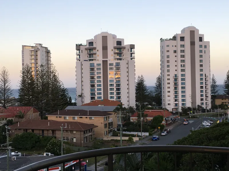 Broadbeach Beachside Bliss