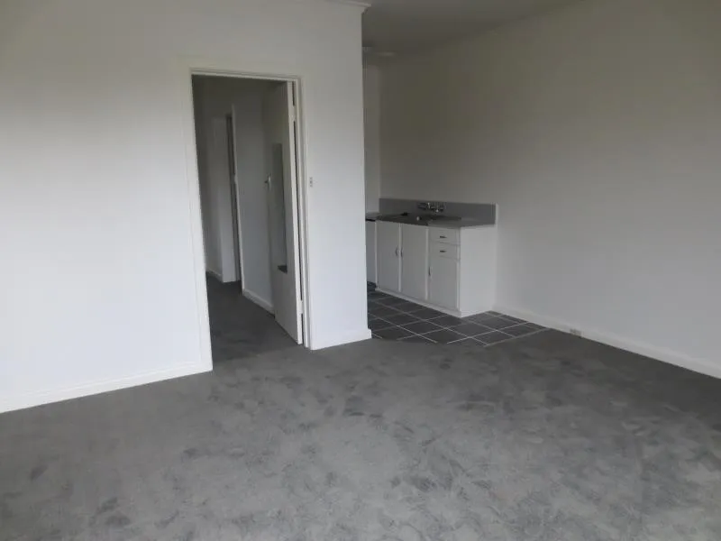 Close to Gardenvale village & public transport