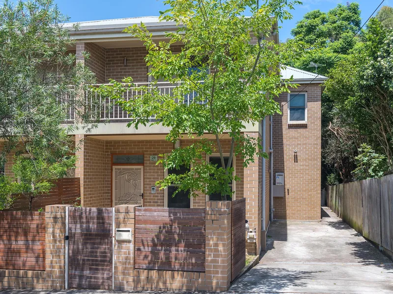 Entertainers delight in the heart of Summer Hill