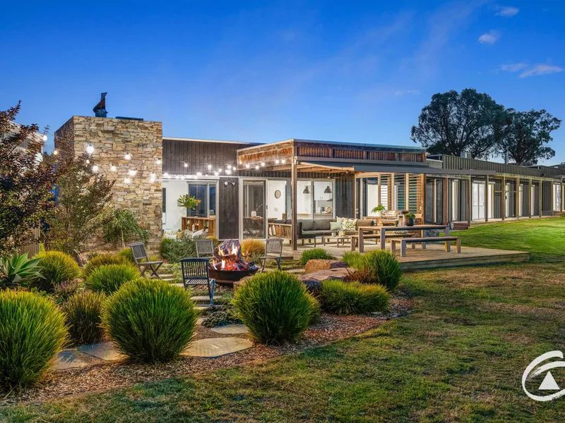 21 ACRES YOU WILL NEVER WANT TO LEAVE!