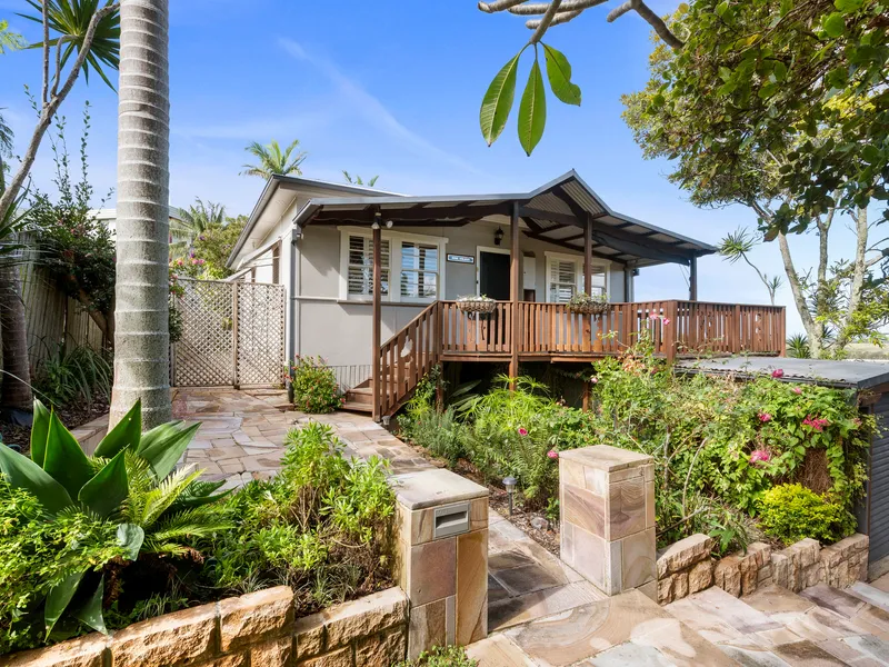 Three Bedroom Family Home With Stunning Views!