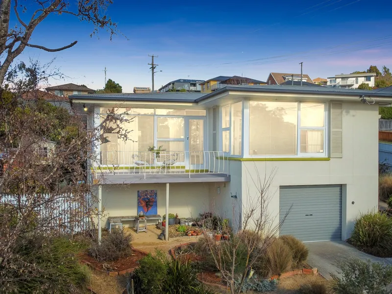 Elevated River Views!