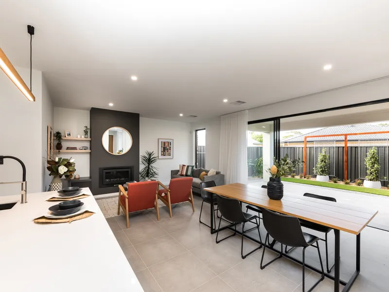 UNDER OFFER! 