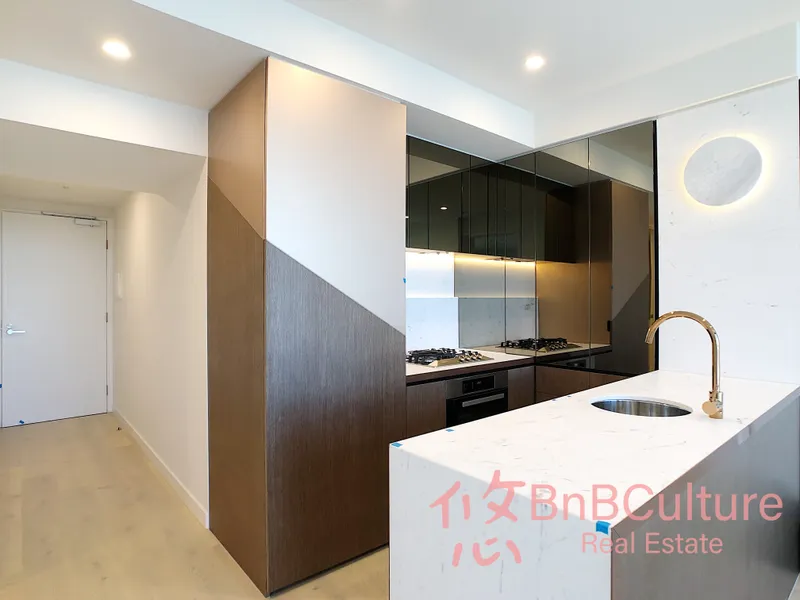 At the Doorsteps of Southern Cross Station – a Newly-Built, Modern, and Spacious Apartment with World-Class Facilities