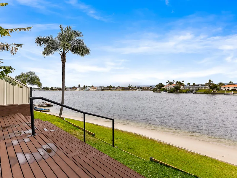 Large apartment – waterfront access in Mermaid Waters