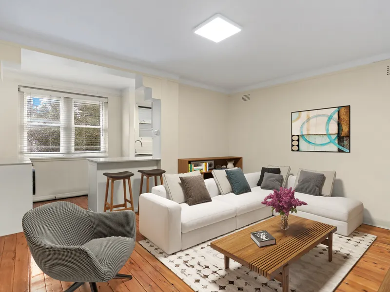 ***Charming Art Deco HUGE 1 bedroom Apartment***