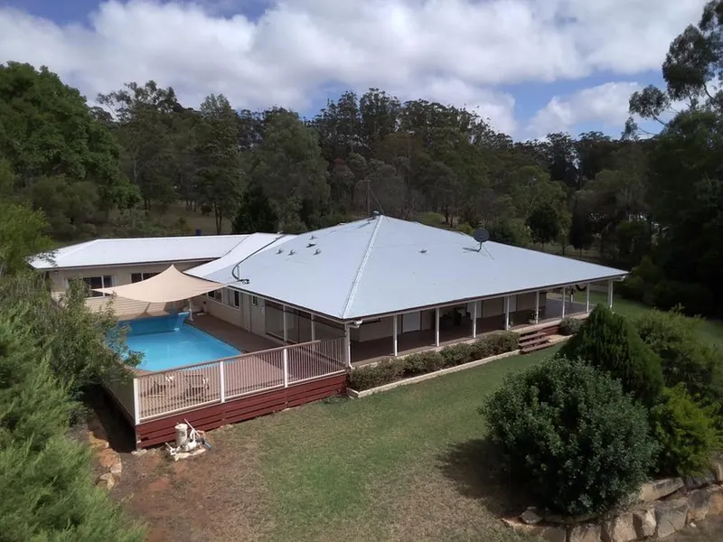 Gorgeous Queenslander & Cottage on a generous 4.5 Acres, in the Heart of Cabarlah