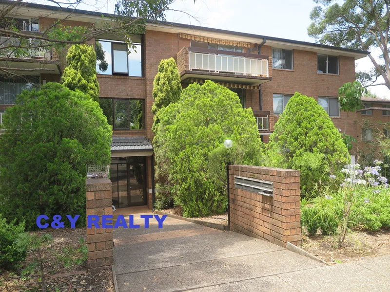 Comfortable Unit close to Station, Shops and Schools