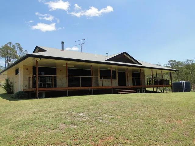 4 BEDROOM HOME IN BEECHER WITH ACERAGE, SERENITY AND FREEDOM!