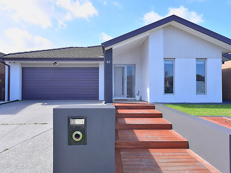 MODERN LIVING & GREAT LOCATION