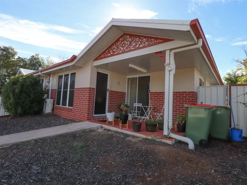 Neat And Tidy Unit, Close To All Amenities