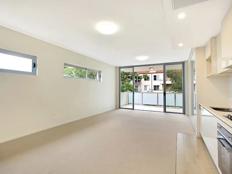 Spacious & Stylish Apartment In Convenient Location