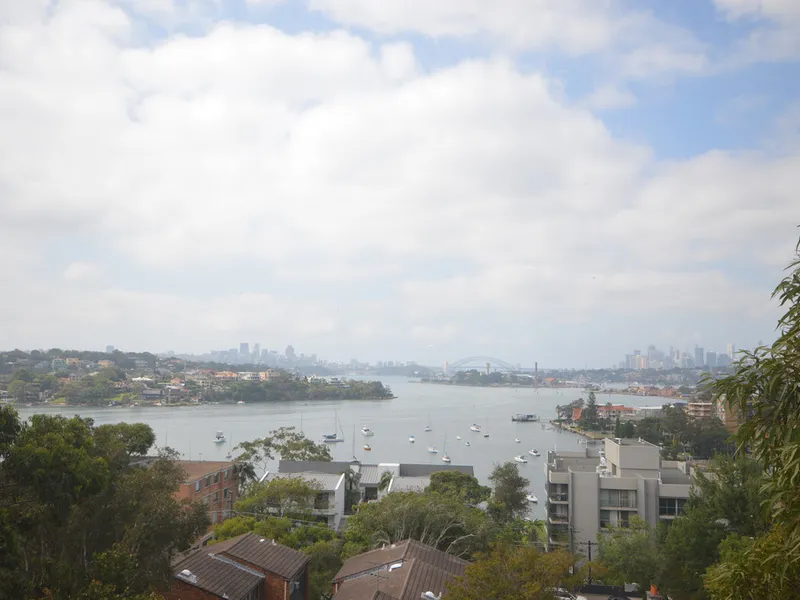 Harbour Views, Air Con, and a Pool!