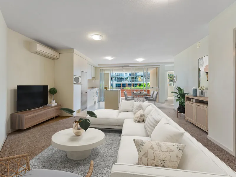 Spacious Unit overlooking Pool & Greenery - Water included!