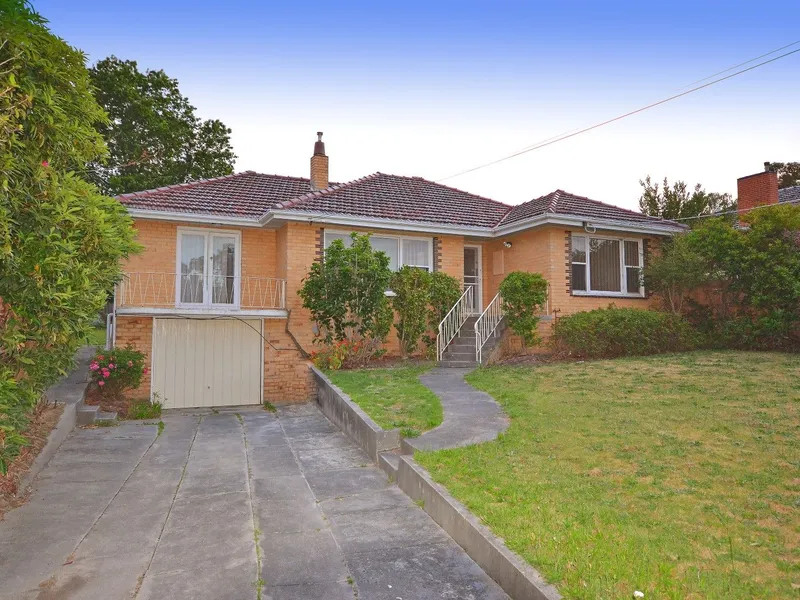 Great Family Home within GLEN WAVERLEY SCHOOL catchment