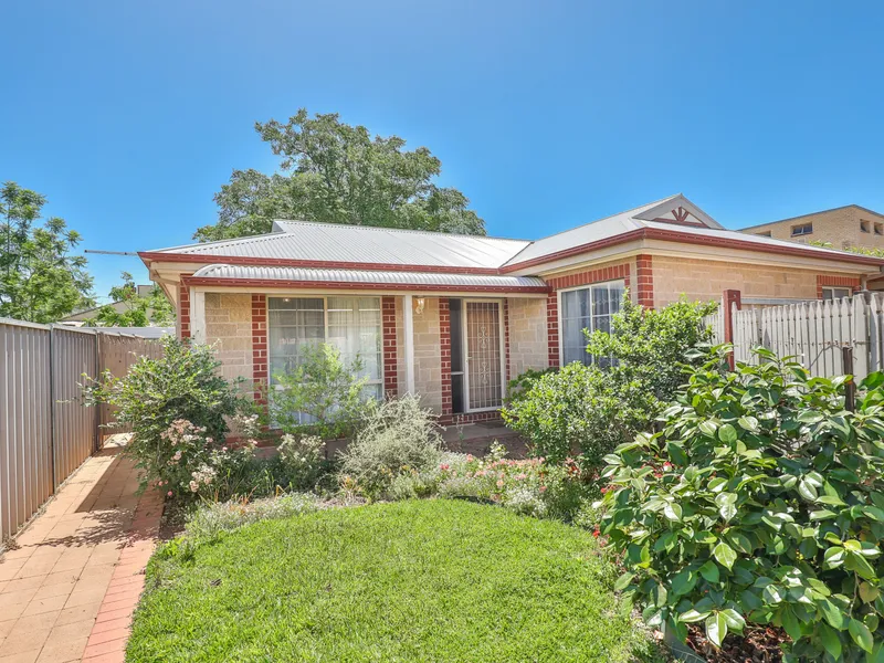 TOWNHOUSE IN IDEAL LOCATION