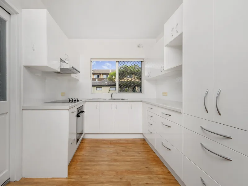 Two Bedroom Apartment In Convenient Location