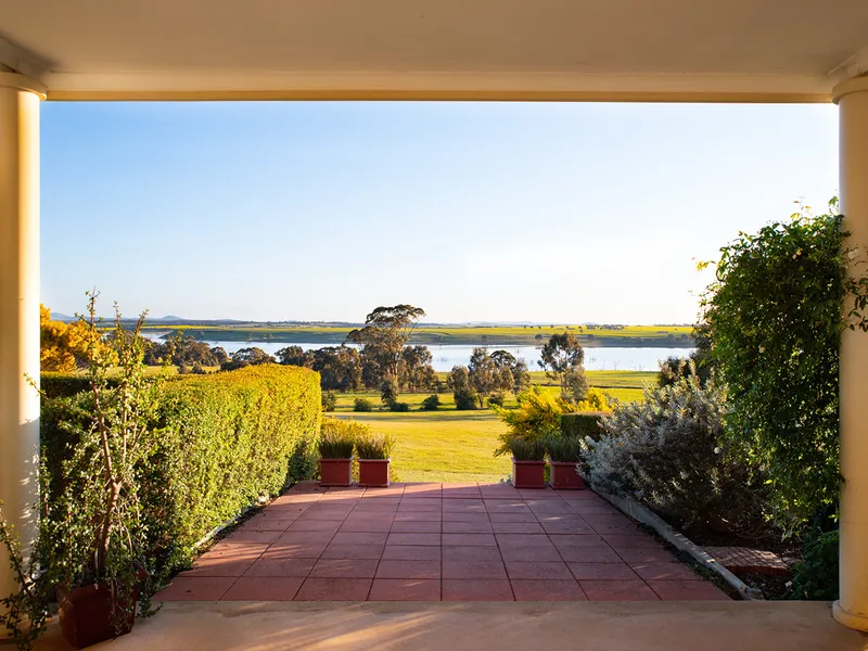 LAKESIDE LUXURY LIVING AT CHAPPLES ESTATE - 100 ACRES WITH VINEYARD AND SPECTACULAR COUNTRYSIDE WATER VIEWS