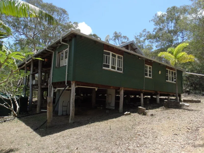 RUSTIC WEEKENDER ON 40 ACRES