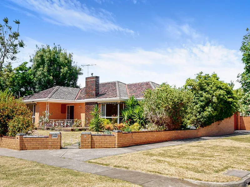RENOVATED TWO BEDROOM GEM IN PRIME LOCATION
