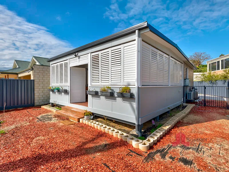 CUTE CUBBY HOUSE WITH VIEWS AND POOL