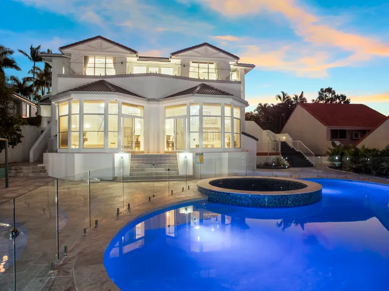 Waterfront Luxury in Beautiful Sanctuary Cove