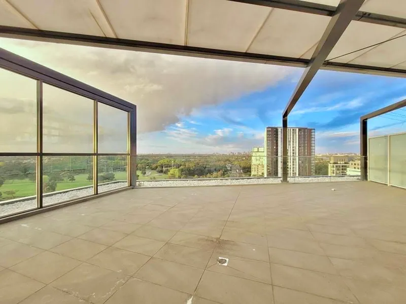 Wolli Creek Penthouse with Large outdoor Balcony.