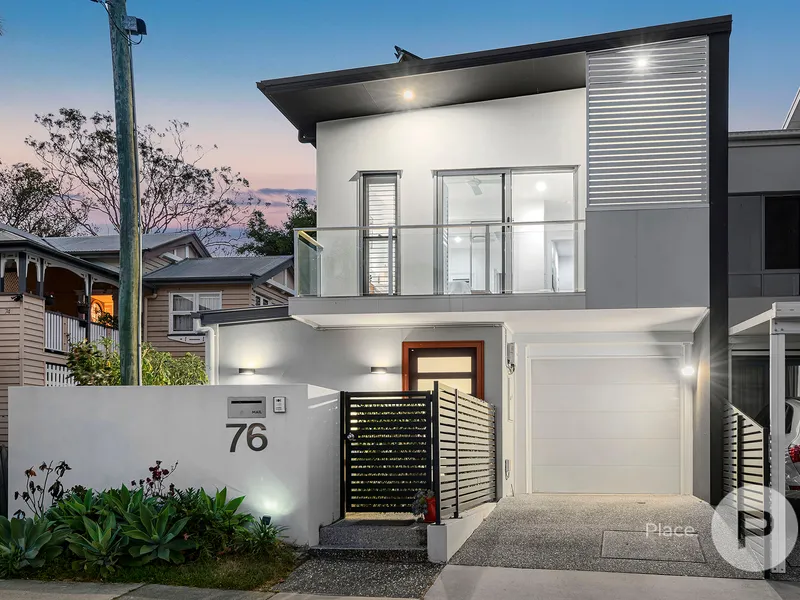 Modern Freehold Townhome in Coorparoo