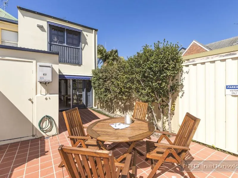 RENOVATED TERRACE IN THE HEART OF NEWCASTLE