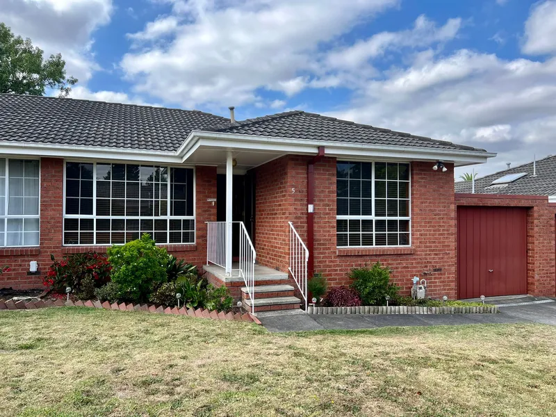 Spacious two-bedroom unit in convenient location