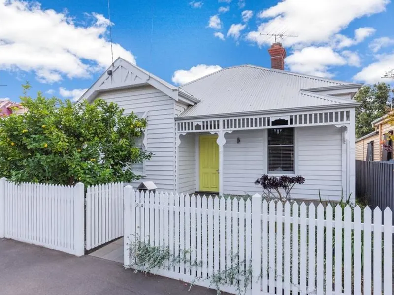 CHARMING AND CONVENIENTLY LOCATED