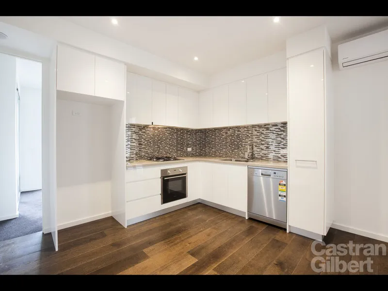 HUGE 1 Bedroom - with 2 Courtyards!