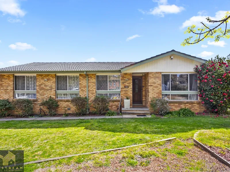 Charming 4-Bedroom Family Home with Spacious Living Areas and Outdoor Entertainment in Holt