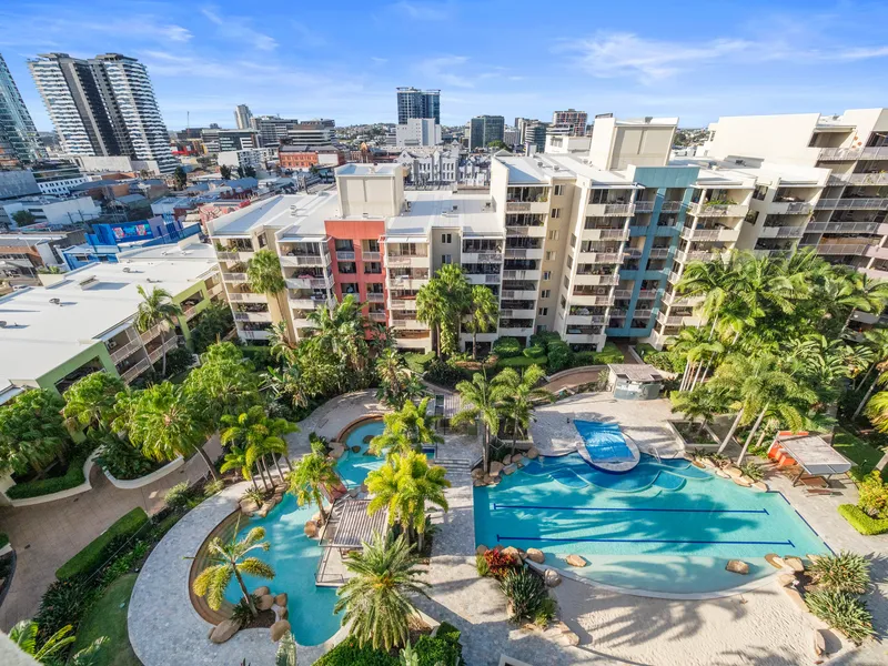 Top Floor Apartment Panoramic Views