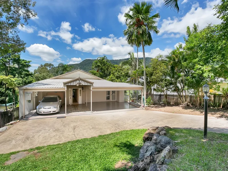 Spacious Open Plan Living for a Large Family or Owner investor Opportunity in Convenient Cairns Location.