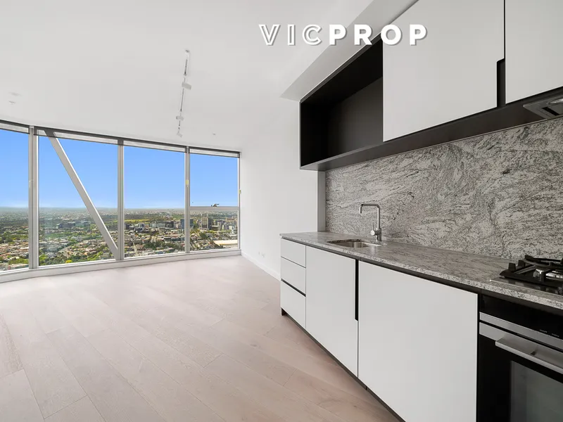 West Side Place - Luxury Residence! Fridge & Washing Machine, Big Special Offer Included!