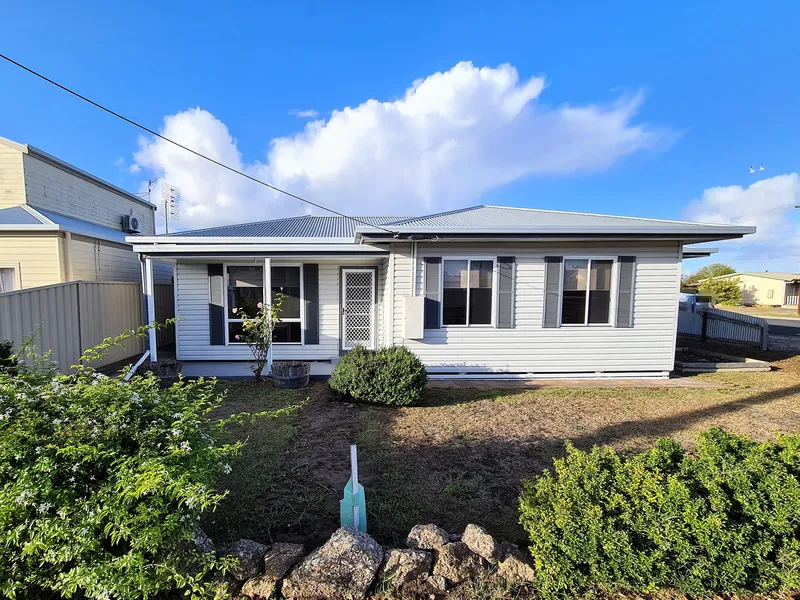 Neat & tidy 3 bedroom home - Very central.