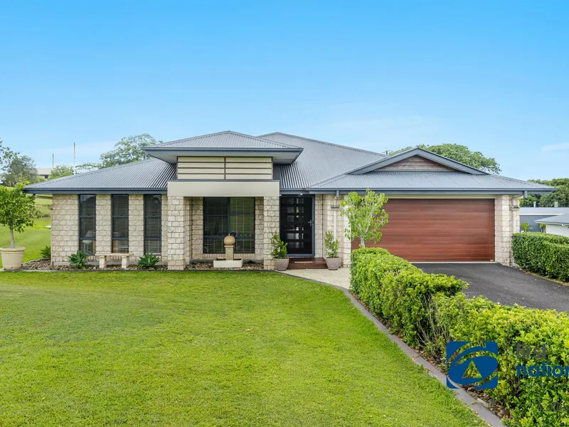 A Contemporary Family Home - Country Lifestyle Only Minutes From Towns