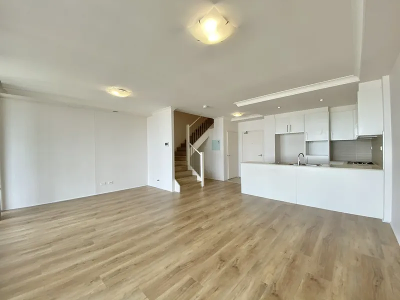 Simply Stunning Split Level Apartmemt !
