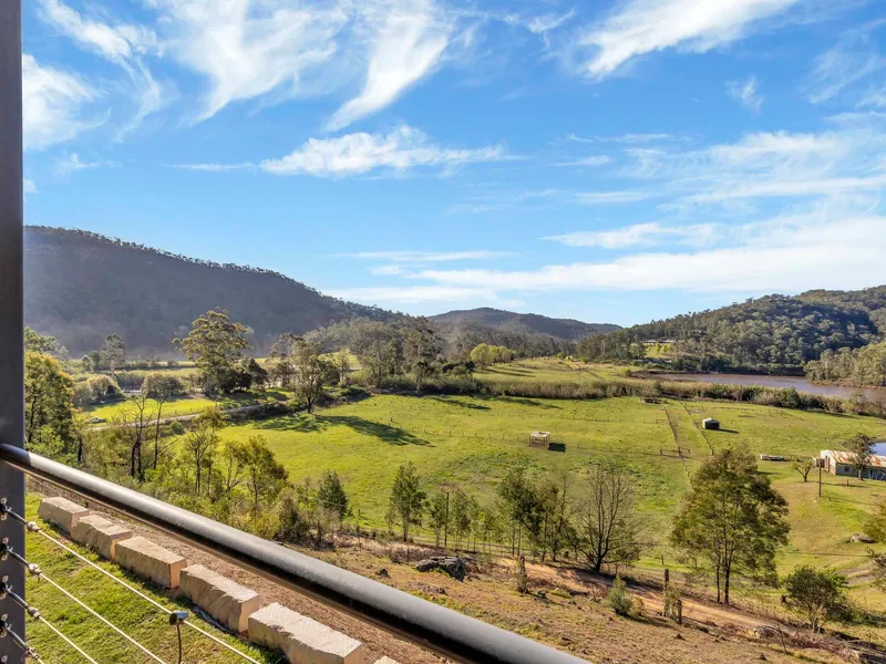 Pure Lifestyle – Acreage Without The Work!