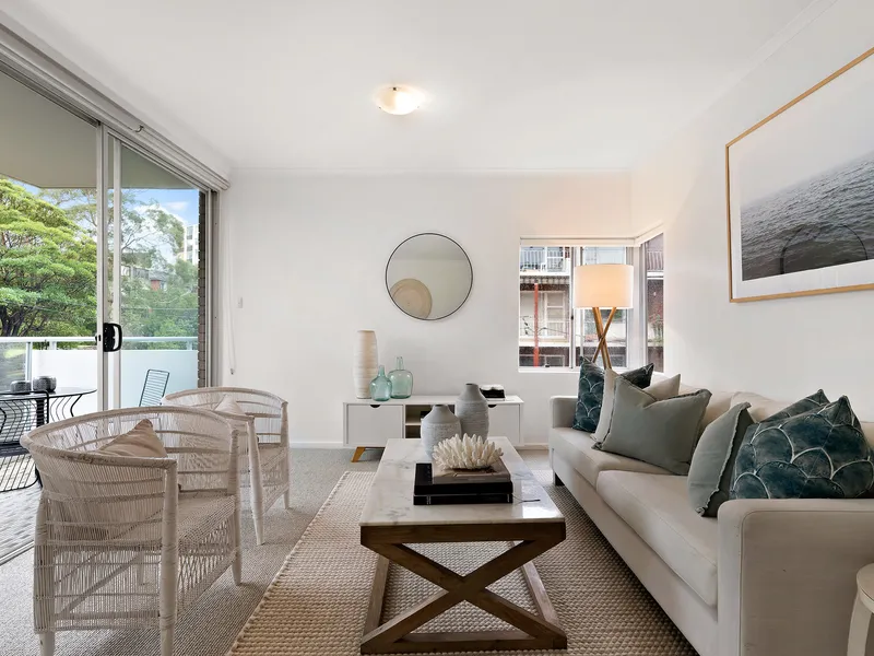 Revel in space and sunlight just 300m from rail 