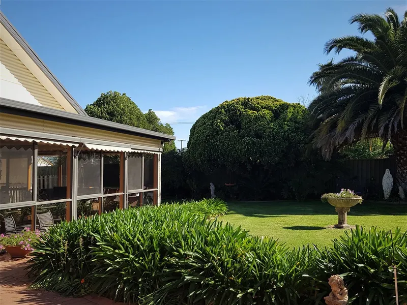 Magnificent 4 Bedroom Home- Perfect for Entertaining!