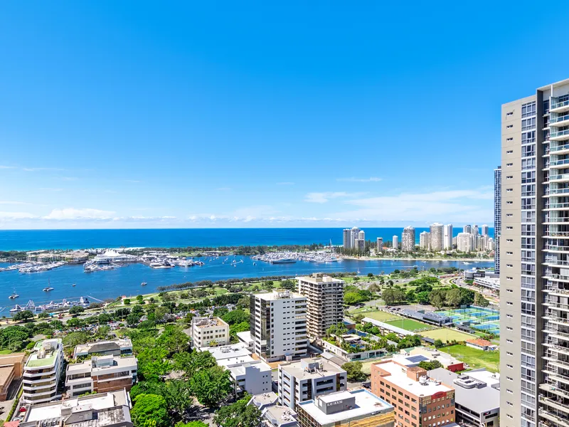 SOUTHPORT CENTRAL - 2 BEDROOM WITH SKYLINE VIEWS