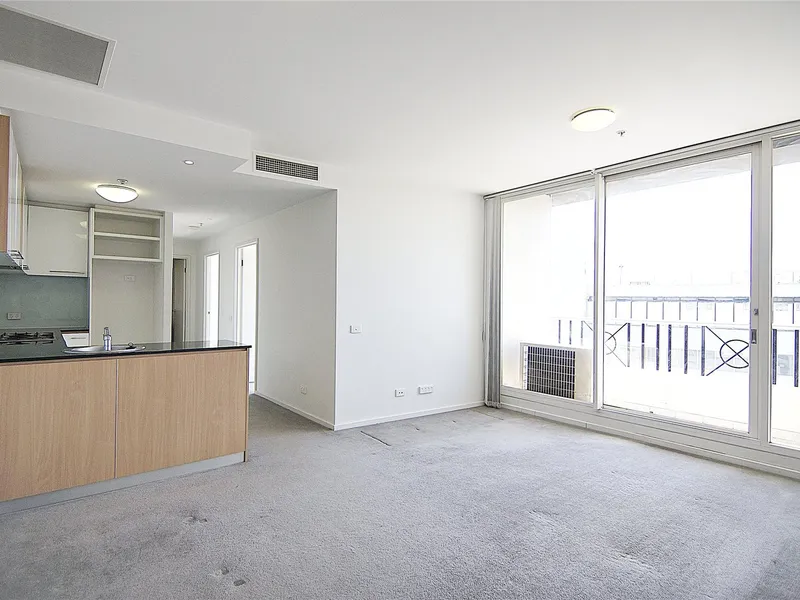 Two Bedroom Freshly Painted Apartment - Comes with ducted air-conditioning!