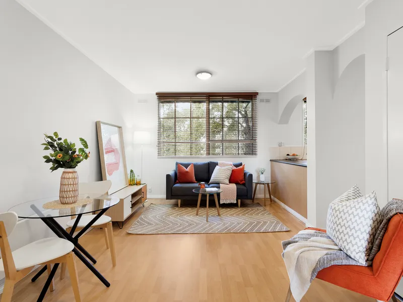 A Bright Spark Amongst the Lifestyle Set