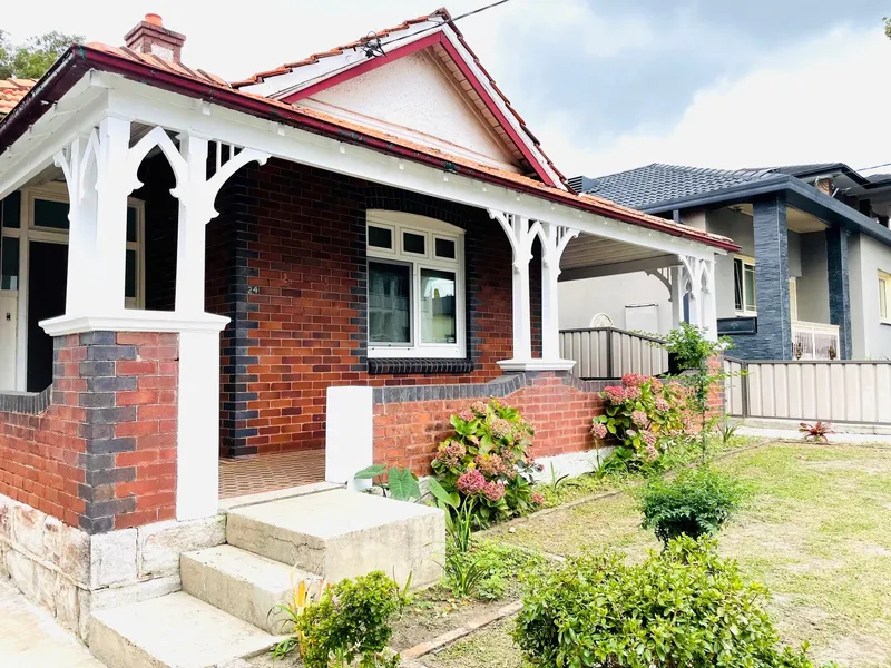 FAMILY HOME IN CONVENIENT LOCATION!