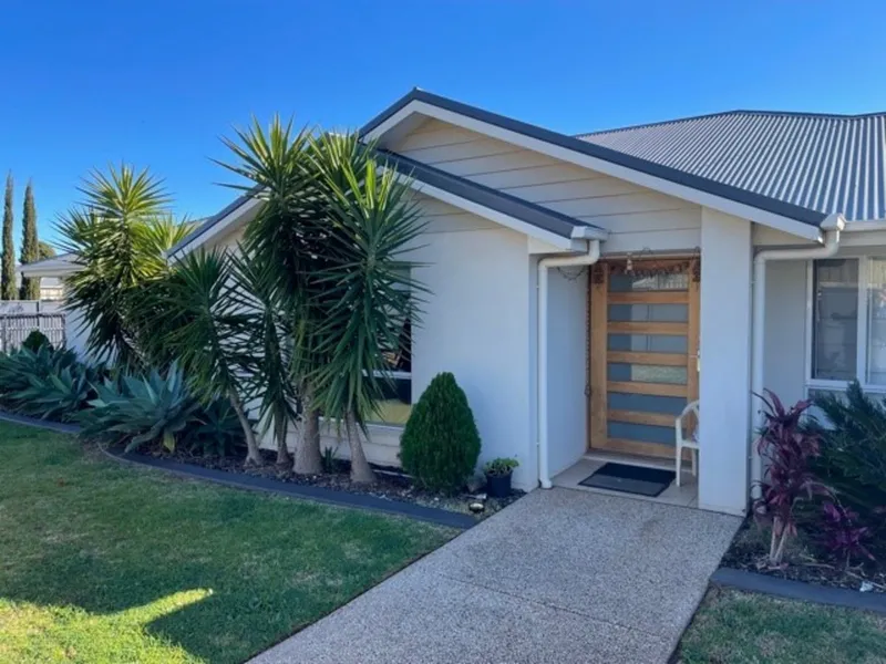 Beautiful Home in Middle Ridge
