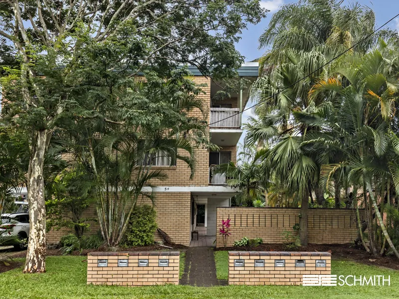 IDEALLY POSITIONED PALM BEACH - CURRUMBIN CREEK