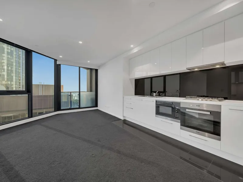 Designer Luxury Apartment with Breathtaking Views in Southbank Central Setting for Rent!