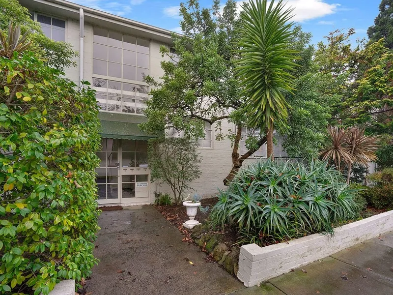 EXECUTIVE-STYLE, RECENTLY RENOVATED